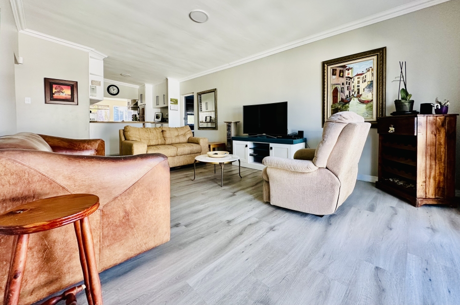 5 Bedroom Property for Sale in Onrus Western Cape
